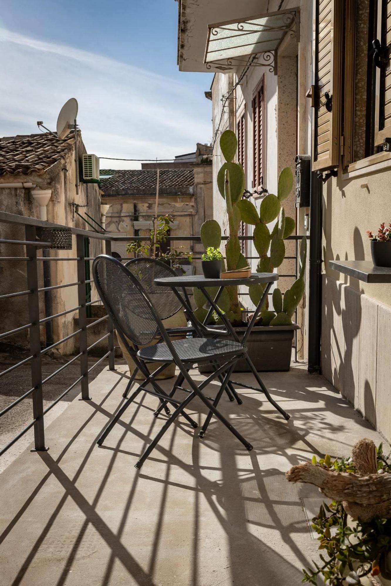 Dea'S Rooms Noto Exterior photo